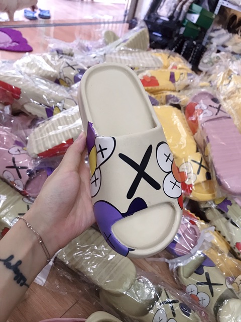 ✨ DÉP KAWS ✨ Dép Bánh Mì Chất Liệu Cao Su Mềm, Đế 5cm