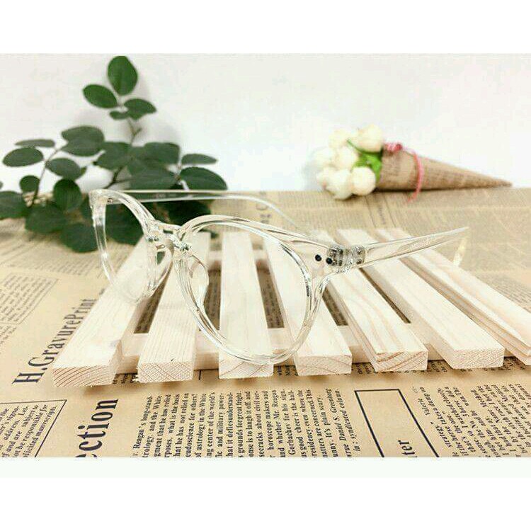 GỌNG CẬN HÀN QUỐC TRONG SUỐT DÁNG MẮT MÈO THỜI TRANG