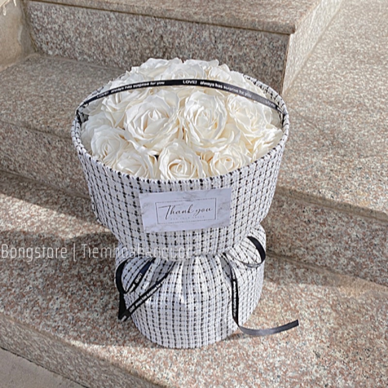 Bó hoa sáp 7 lớp màu trắng giống thật gói vải dạ tweed phong cách ullzang 10-20 bông