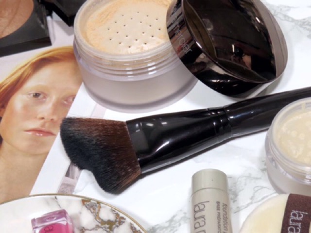 Phấn phủ bột Laura Mercier Loose Setting Powder không màu, glow da | BigBuy360 - bigbuy360.vn
