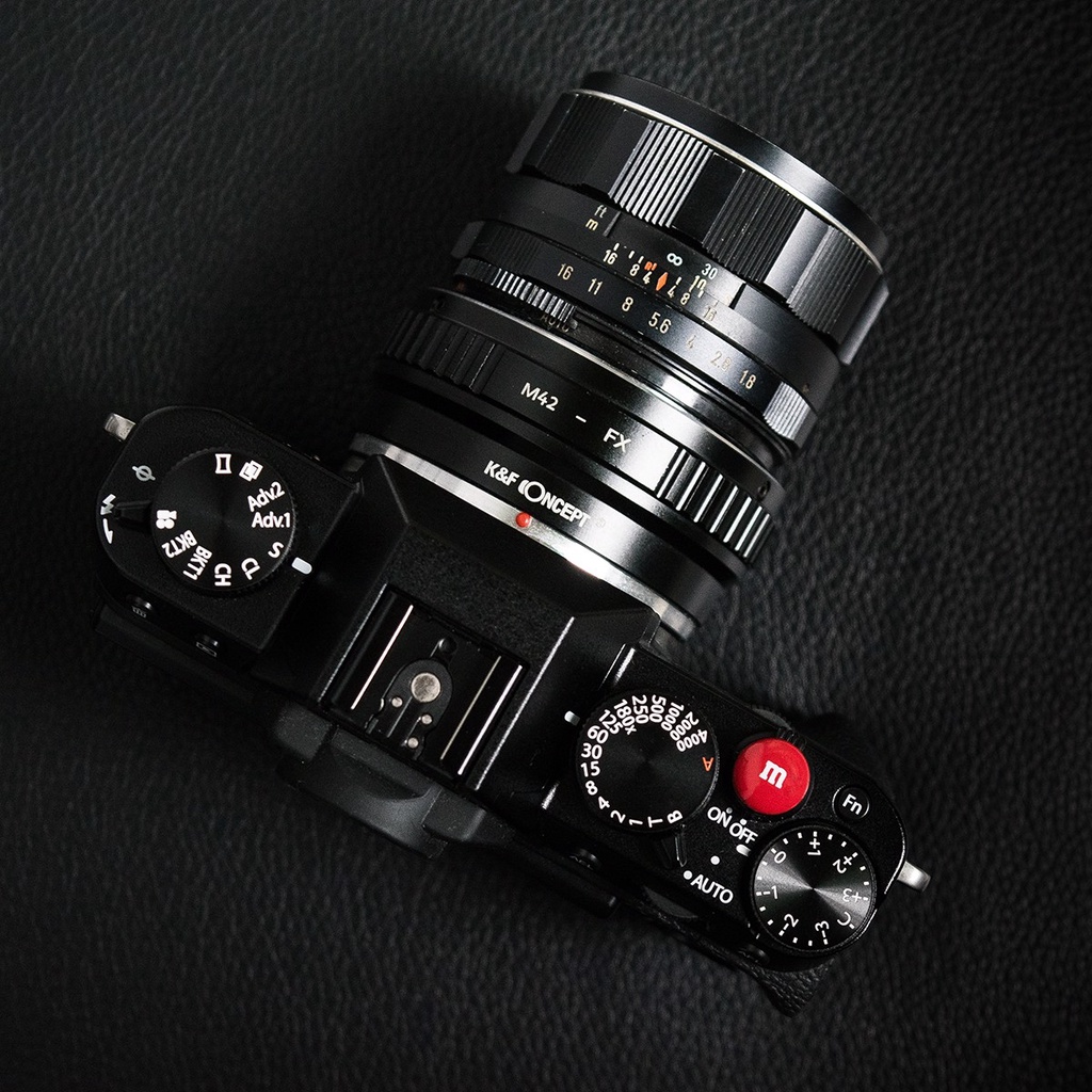 Shutter Button - Nút chụp máy ảnh chất liệu kim loại hình kẹo Chocolate M&amp;M (Màu Đỏ)