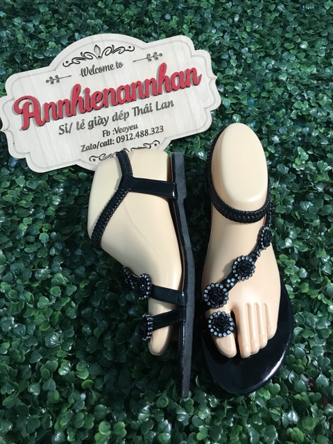 Sandan xỏ ngón đính hoa