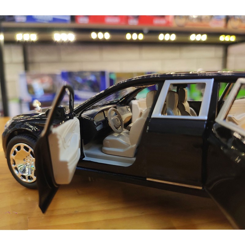 Xe mô hình Siêu xe Mercedes Maybach S600 tỉ lệ 1:24, mở 6 cửa, có đèn, chất liệu hợp kim