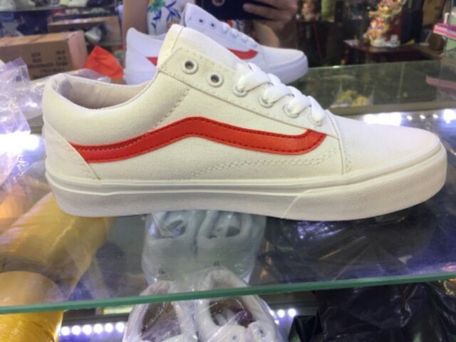 Giày thể thao cao cấp trắng sọc đỏ | BigBuy360 - bigbuy360.vn