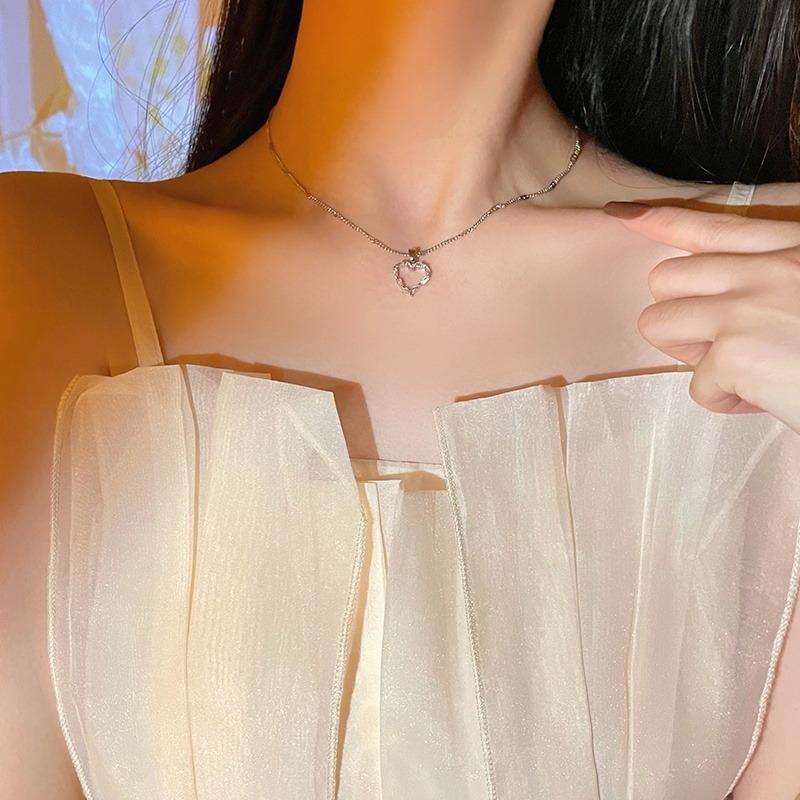Vòng cổ Mặt Trái Tim Đính Đá Zircon Lấp Lánh