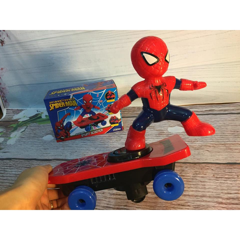 Đồ chơi người nhện trượt ván cho bé