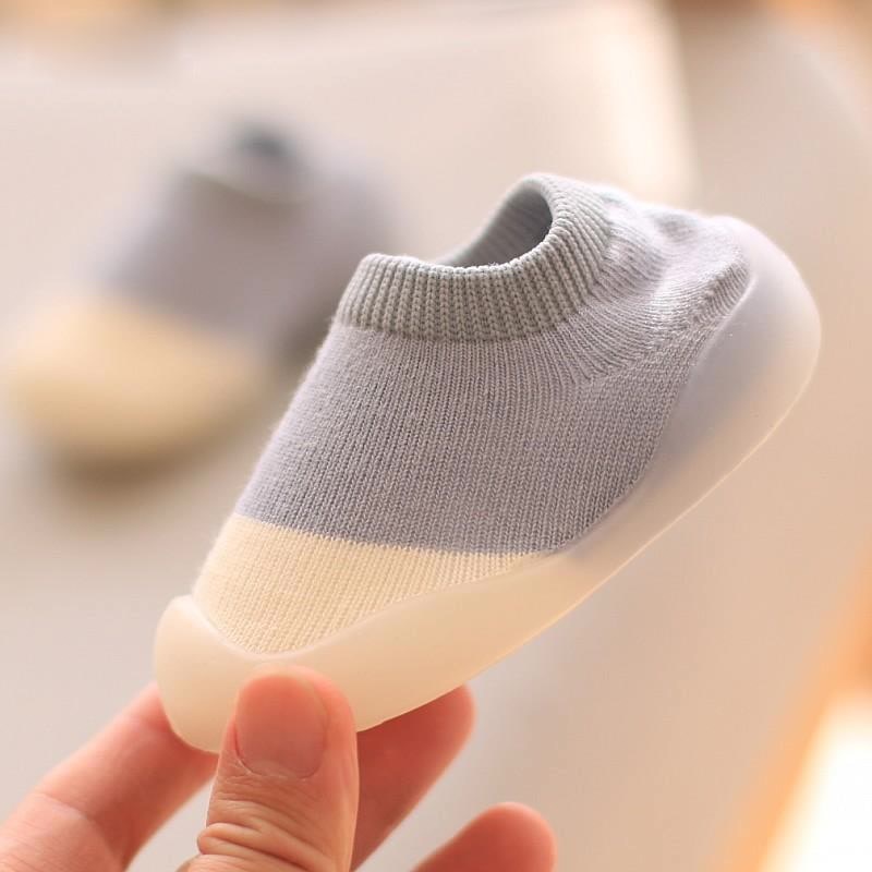 Giày vớ kiểu đế mềm phối màu đáng yêu thoải mái dành cho bé tập đi