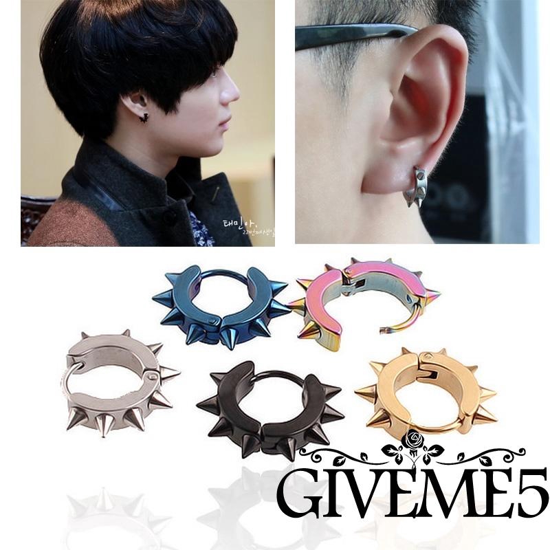 Cặp khuyên tai tròn phối đinh tán bằng thép Titan Unisex