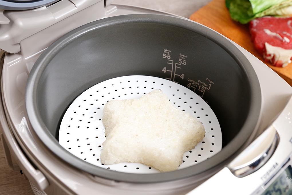 Nồi cơm điện cao tần Toshiba 1.8 lít RC-18RH(CG)VN SX THAI LAN-Hàng mới