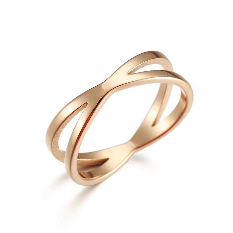 Nhẫn thép titan mạ vàng 18K hình thánh giá rỗng sáng bóng phong cách Châu Âu