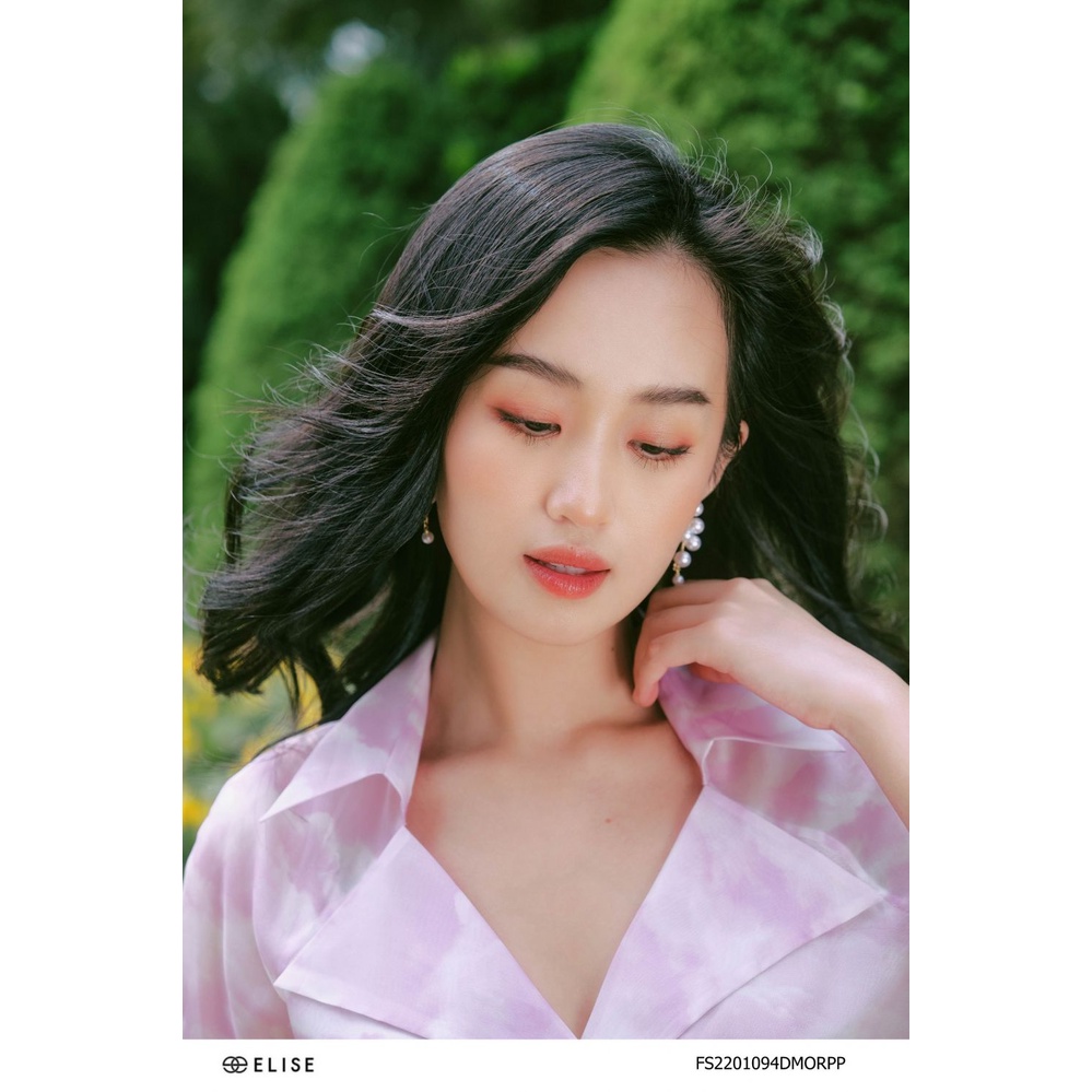 Đầm tơ hồng HT cổ vest thiết kế Elise FS2201094DMORPP