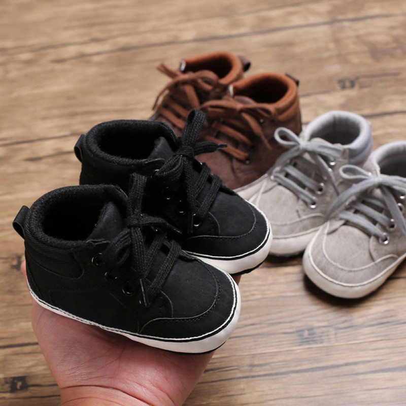 Giày sneaker đế mềm chống trượt dành cho bé tập đi