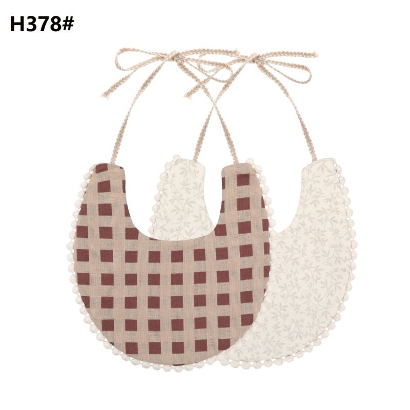 Yếm ăn có viền ren xinh xắn dành cho bé