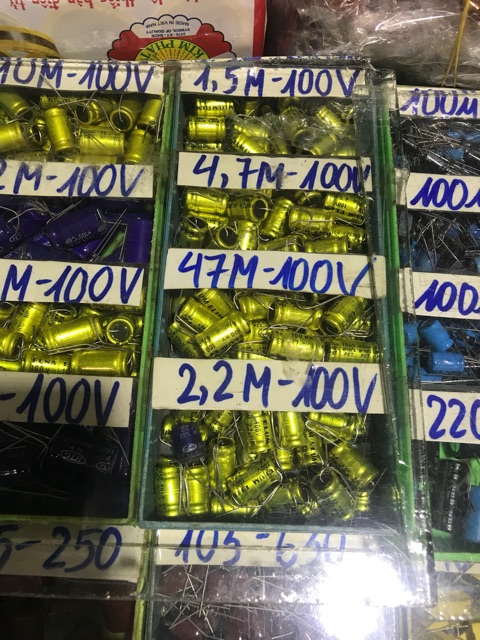 2 chiếc tụ 2 đầu 4,7mf 100v