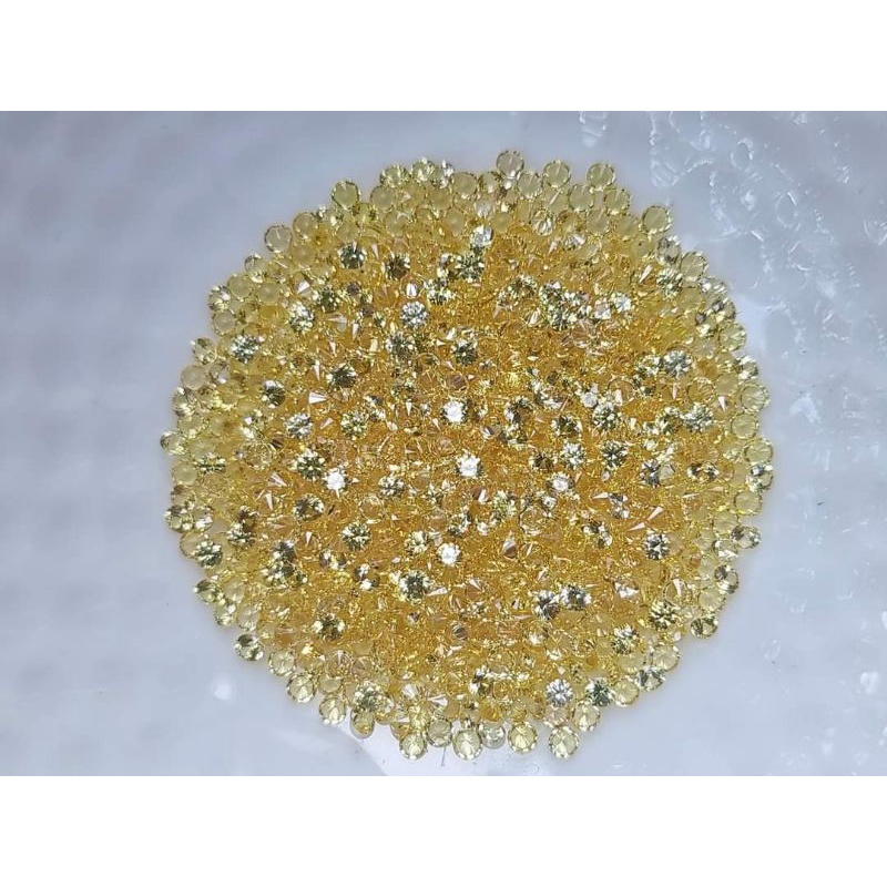 1.8mm. Carat mài vuông hoa sen tròn màu vàng
