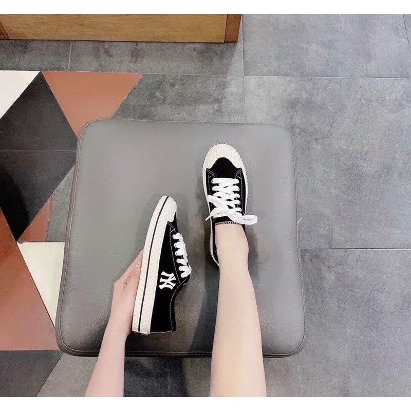 Giày thể thao nữ đế bằng giá rẻ trắng đen thời trang Hàn Quốc ulzzang Mizi TT20