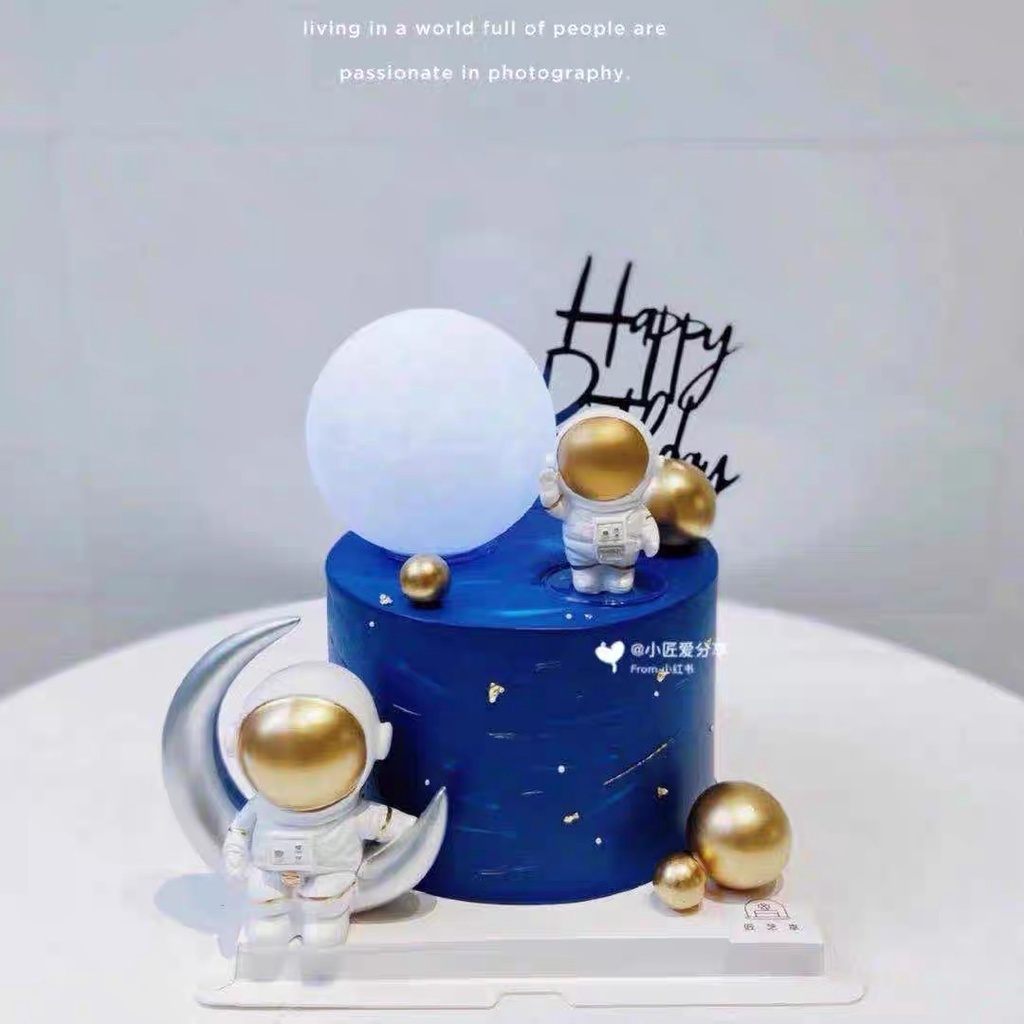 Set trang trí 3 phi hành gia vàng