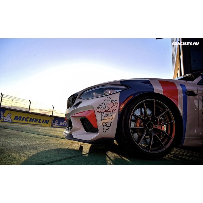 Tem Michelin hình Bibendum chính hãng, dễ dán kháng nước.