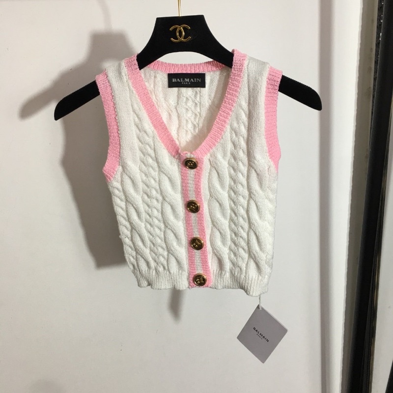 Set trang phục len cho nữ thương hiệu Balmain gồm áo len ba lỗ croptop và chân váy len dài ôm