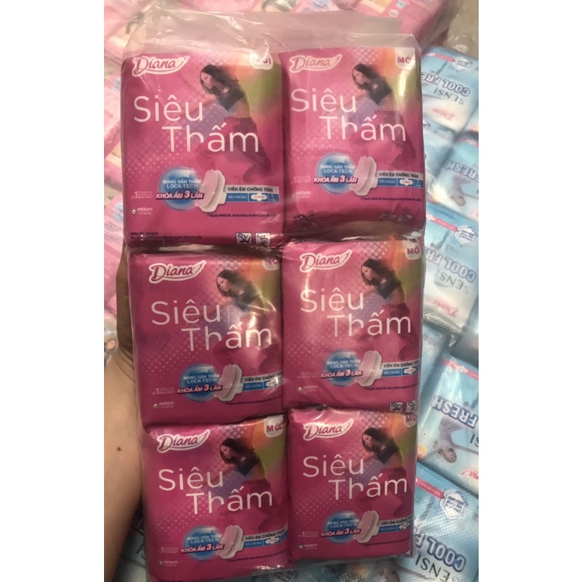 Băng vệ sinh Diana siêu thấm 8 miếng có cánh