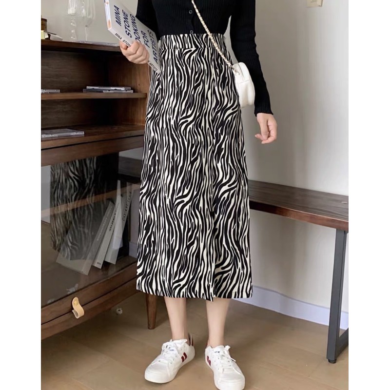 Chân váy hoạ tiết dáng dài