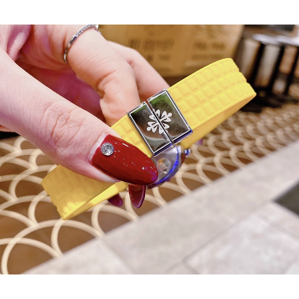 Đồng hồ nữ Patek Phillip 34mm máy Swissquartz, viền đá loại 1, dây silicone cao cấp, kim phủ dạ quang