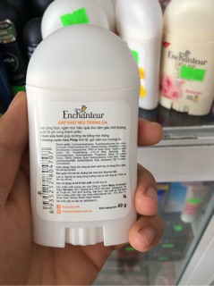 Lăn sáp enchanteur
