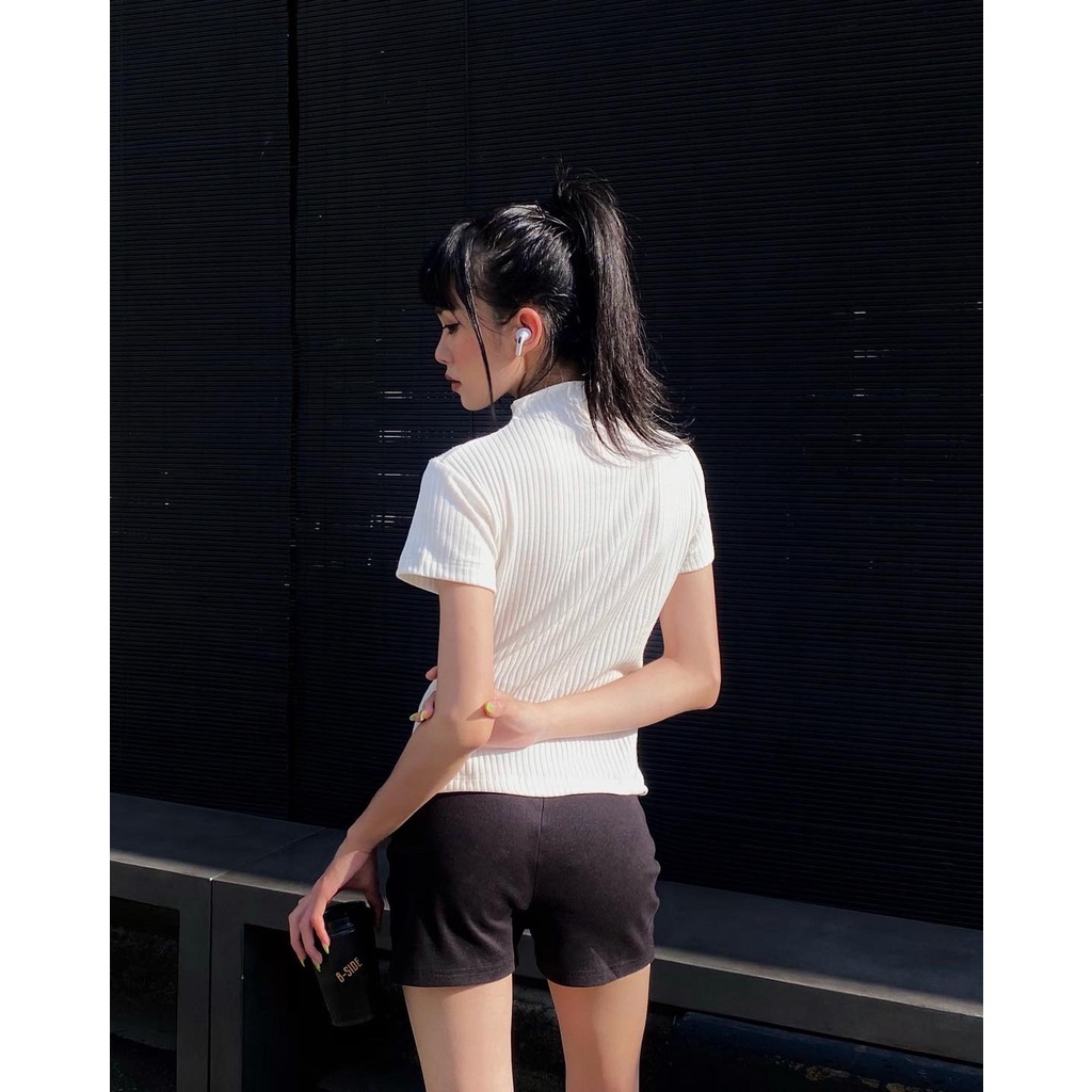 Áo thun nữ cổ cao có nút gài sau cổ, Best Seller là min - &quot;BẠCH VÂN&quot; SHORT SLEEVE TOP - WHITE / BLACK