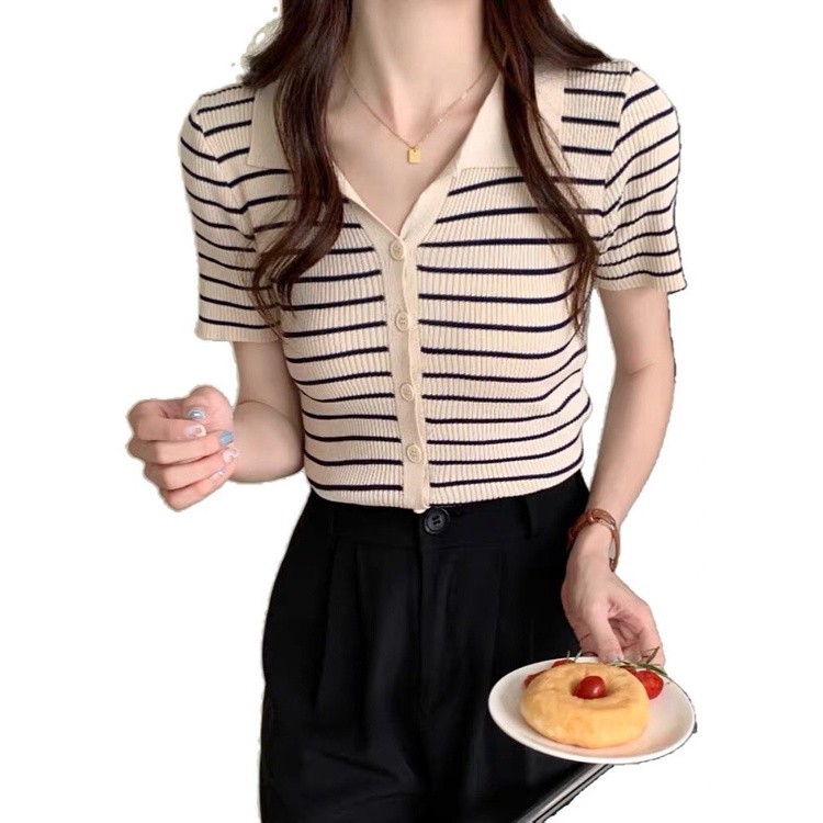 Áo croptop kiểu polo sọc nhuyễn cực sang cho cô nàng xinh đẹp na