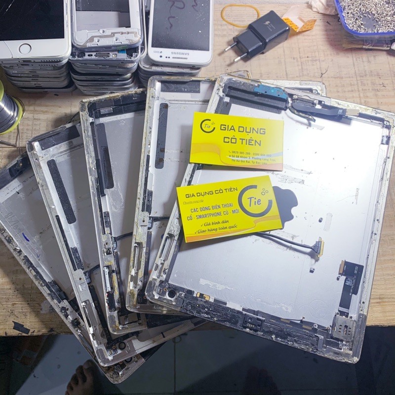 vỏ ipad 2 bóc máy zin còn đẹp không cấn móp cong vênh