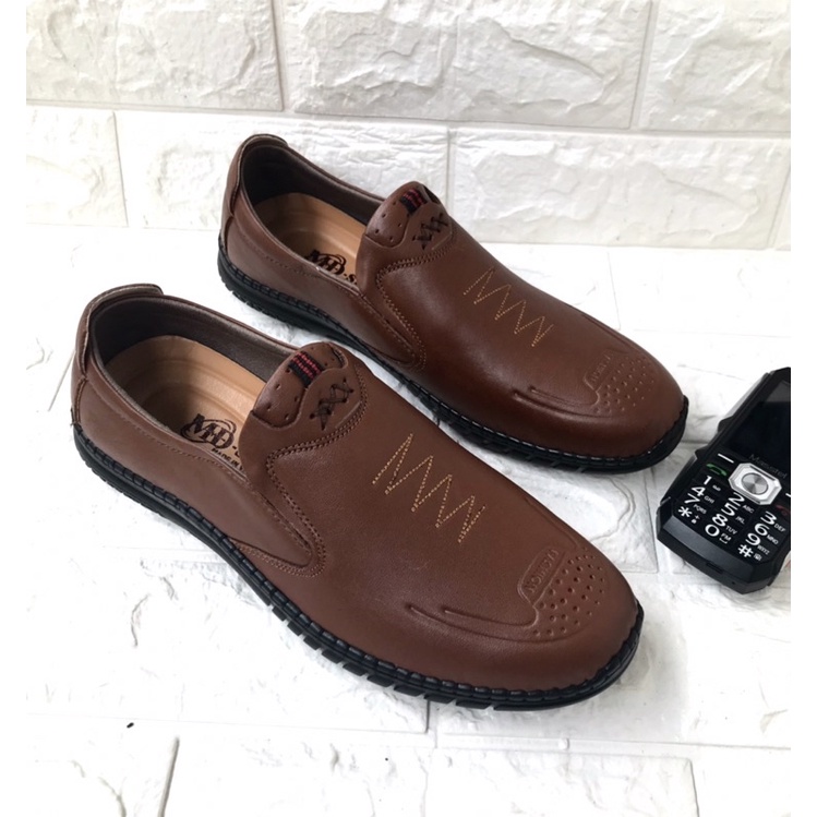 Giày lười nam mẫu mới..chất liệu da bò..đế cao su non cao cấp..mã LC04..màu vàng bò..sang trọng lịch lãm