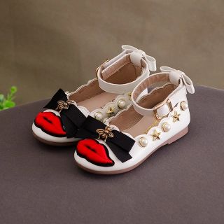 Búp bê Gucci ong