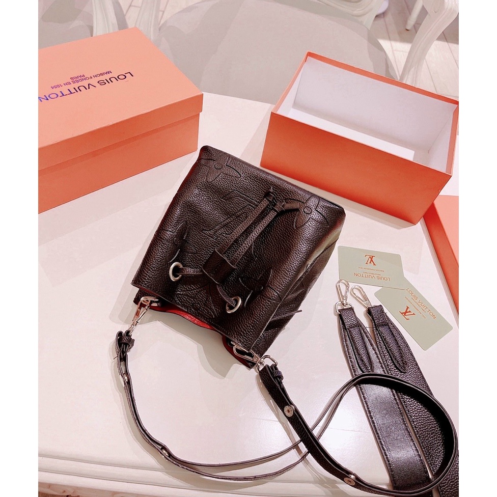 Túi LV đập logo nổi dây rút hàng QC