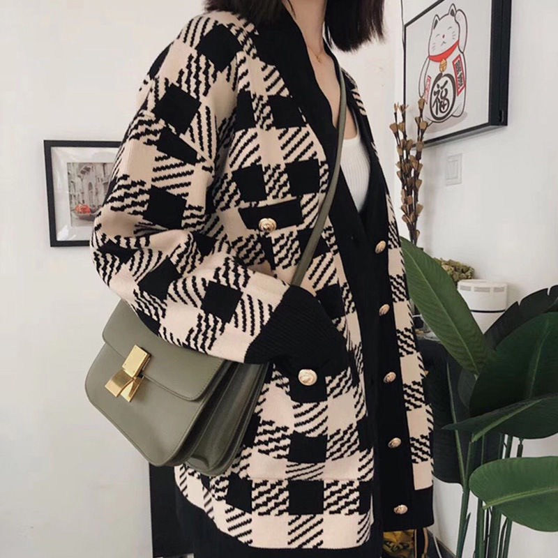 Áo cardigan kẻ caro đen trắng dáng dài trùm mông cực sang chảnh | BigBuy360 - bigbuy360.vn