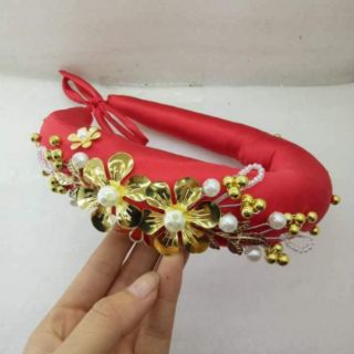Mấn xoắn đính hoa vàng .