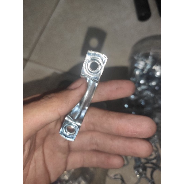 cùm ống nước omega,đai ôm óng nước