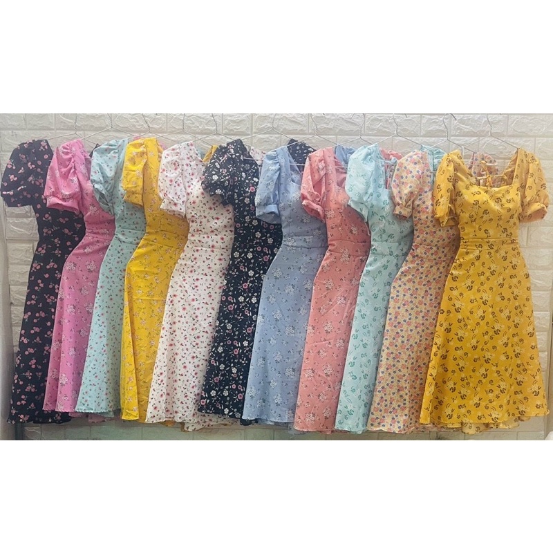 Đầm hoa cổ vuông tay phồng dáng xoè .