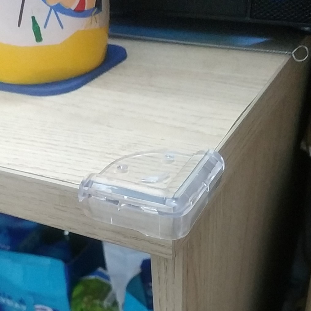 Miếng bịt góc bàn, đồ dùng bằng silicone hình vuông tránh va đập an toàn cho trẻ nhỏ và người già ( 1 cái )