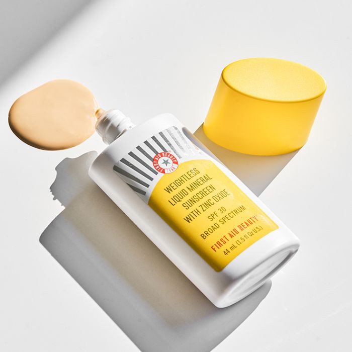 Kem chống nắng First Aid Beauty® Weightless Liquid Mineral Sunscreen with Zinc Oxide SPF 30