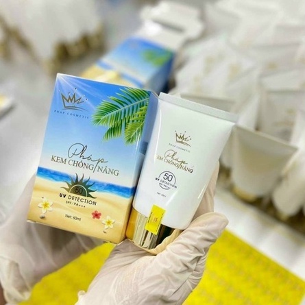 Kem Chống Nắng Pháp Cosmetic tặng kèm kích trắng da mặt Pháp