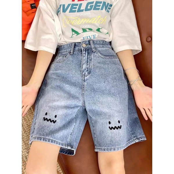 Quần Jeans Bò Lửng Thêu Hoạ Tiết