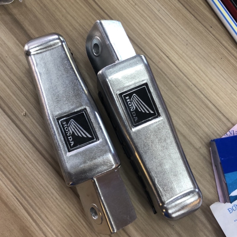 Gác chân sau cánh chim Honda / cục xếp gác chân sau