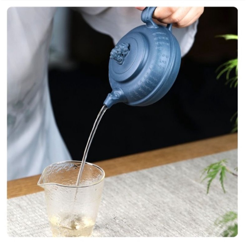 Ấm trà tứ linh xanh làm 100% từ quặng tử sa nghi hưng lâu năm tặng xúc trà tre cao cấp