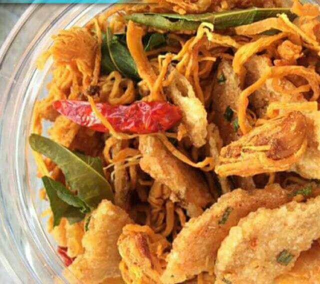 ( MIỄN SHIP Ở HCM) Combo 2 hủ cơm cháy lắc khô gà ngon tuyệt( 500g/ hủ) | BigBuy360 - bigbuy360.vn