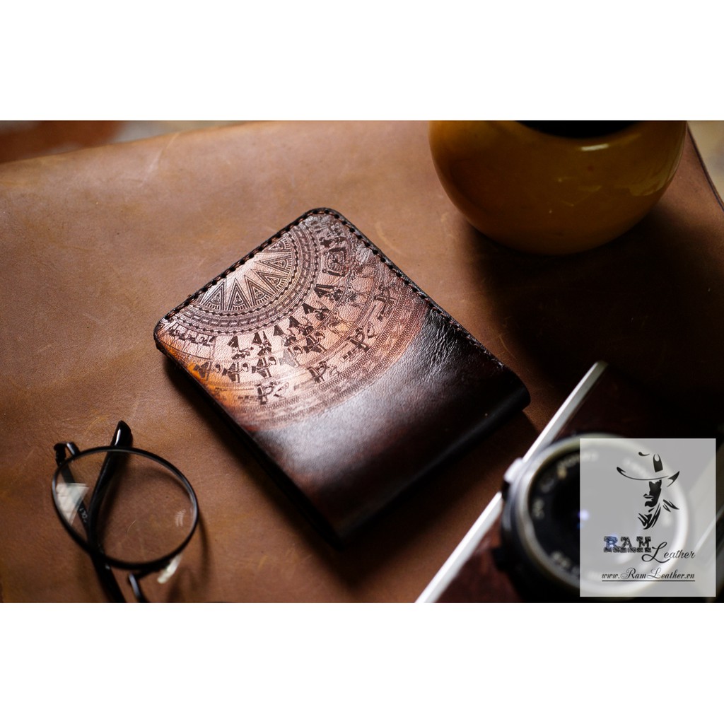 Ví nam da bò RAM Leather Italia Vegtan Khắc Trống Đồng Việt Nam Màu Chocolate