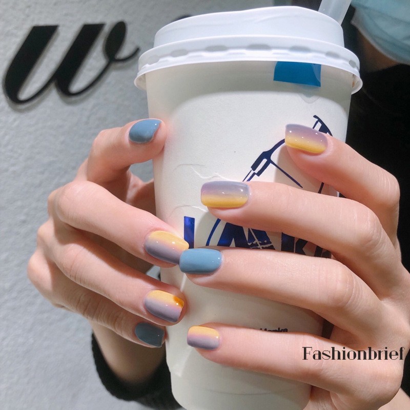 Set móng tay giả màu gradient thời trang cho nữ
