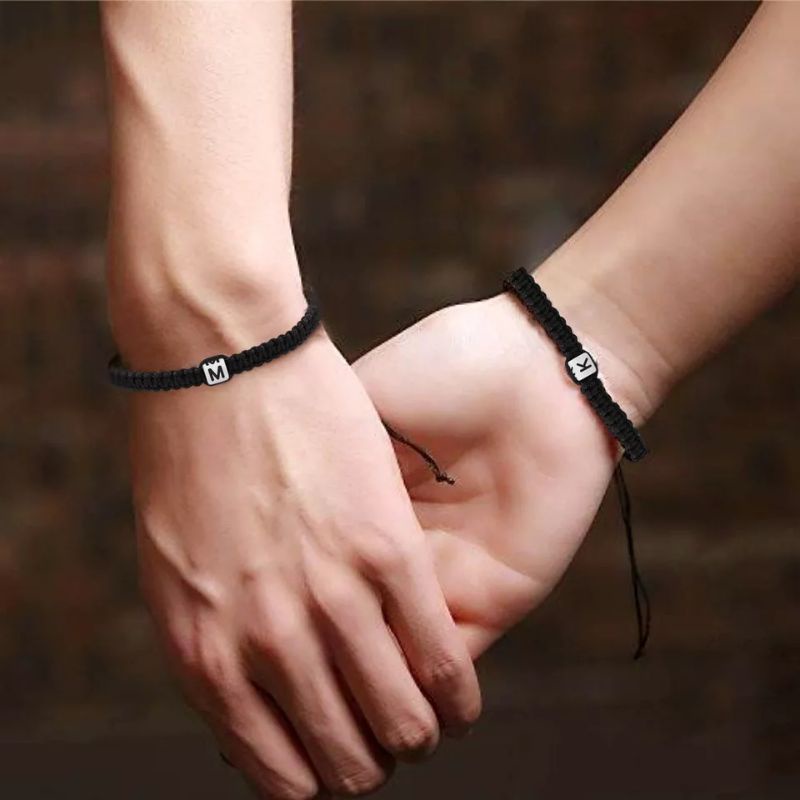 Vòng cặp tình yêu , vòng cặp tình bạn, vòng tay đeo nhóm,...có thể chọn chữ cái theo tên của người dùng.