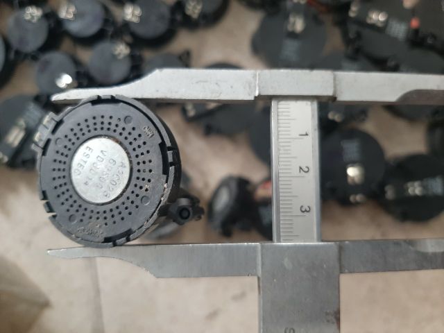 Cặp chép từ neo rã từ tivi ra tiếng hay to đường kính khoảng 4.5cm. giá 2 cái