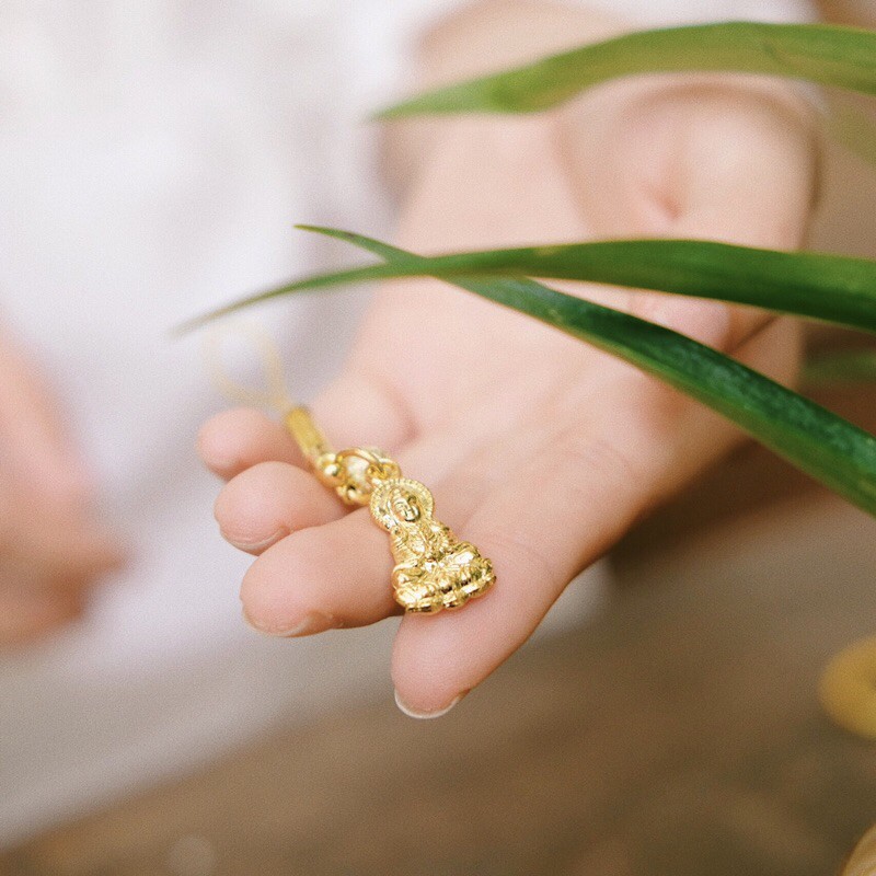 Móc khoá phong thuỷ Quan Âm cầu bình an | BigBuy360 - bigbuy360.vn