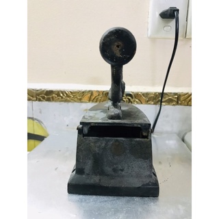 BÀN ỦI CON GÀ CŨ